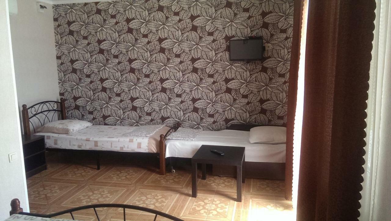 Tikhaya Gavan Guest House Gagra Exterior photo