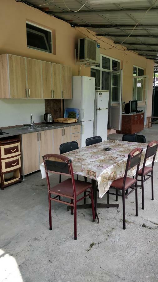 Tikhaya Gavan Guest House Gagra Exterior photo